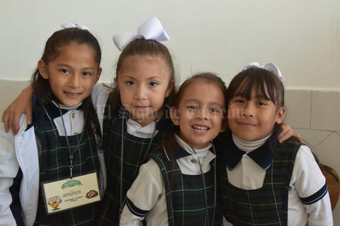 16112017 Paula Fernanda, Grecia Melissa, Bárbara Alexia y Regina.
