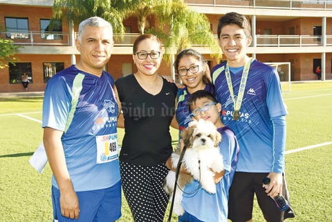 16112017 EN CARRERA ATLéTICA.  Luis, Dulce, Daniela, Luis Eduardo y Emilio.
