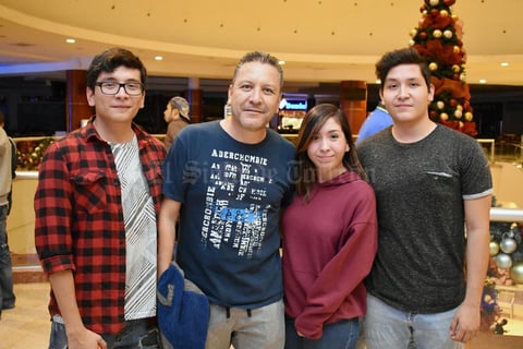 18112017 Óscar, Vanessa, Jorge, Esmeralda y Gregorio.