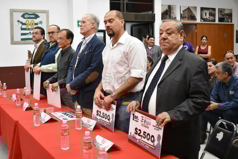 Entre los asistentes e invitados estuvieron: Antonio González-Karg, director general de El Siglo de Torreón; Alfonso González-Karg, director general adjunto; Luis Rey Delgado, presidente de Coparmex; Jorge Armando Rodríguez, director del Instituto de Atención a la Juventud de Gómez Palacio, en representación de la alcaldesa Leticia Herrera; el empresario Roberto Rodríguez Cruz y Luis de Villa, rector de la Unipoli.