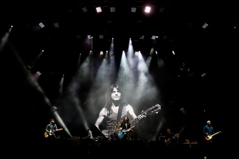 Uno de los momentos más ovacionados fue cuando Dave Grohl intercambió lugares con el baterista Taylor Hawkins.