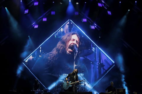 El vocalista interactuó constantemente con sus admiradores, a quienes les inyectó dosis de energía con su interpretación “¿quieren algo de rock and rock?”.