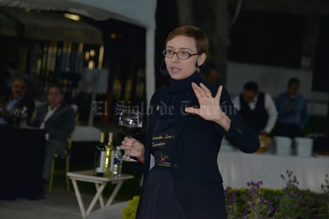 19112017 Sommelier María Fernanda Luna de Casa Madero.