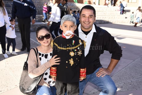 20112017 Adriana y Adolfo con Adolfo jr.