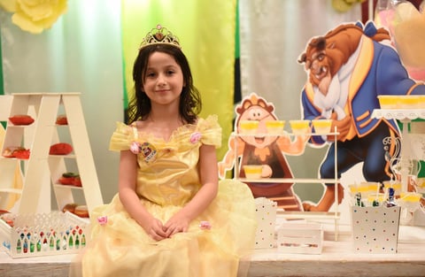 20112017 BELLO FESTEJO.  Valentina, hija de Ricardo Orona y Grethel Romo, cumplió 7 años de vida.