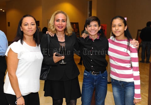 22112017 Karina, Lorena, Frank y Andrea.