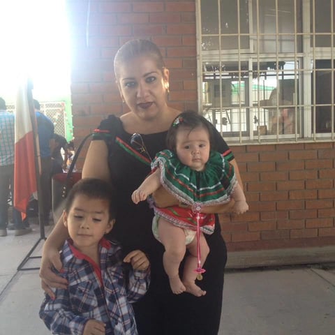 23112017 Alejandra con sus hijos, Paquito y Victoria