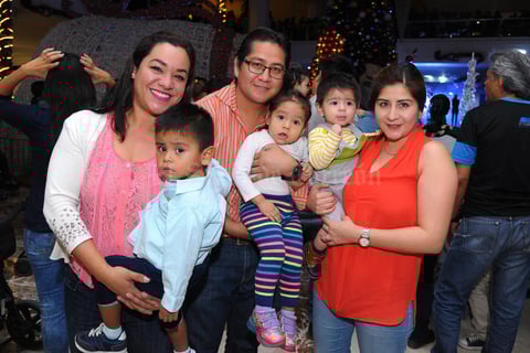24112017 DE PASEO.  Patricia, Guillermo, Ana, Joel, Ana Paty y Víctor.