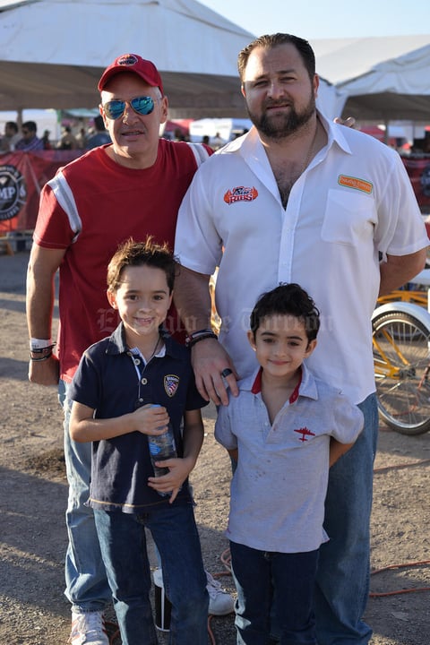 Javier, Aris, Miguel y Andrés