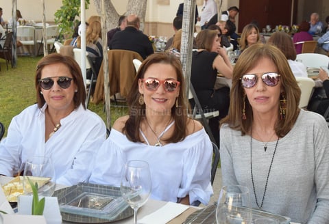 Martha, Angélica y Cecilia