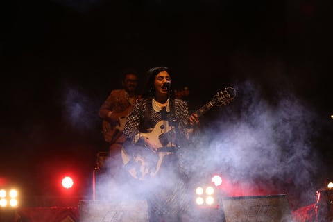 El frío ya calaba, pero no impidió que a todo pulmón Durango despidiera a Mon con la canción que redefinió su carrera en México, 'Tu falta de querer'.