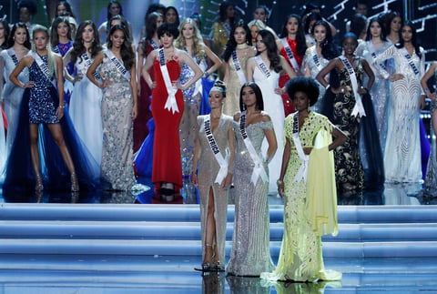 Miss Colombia Laura González y Miss Jamaica Davina Bennett, quedaron como primera y segunda finalista respectivamente.