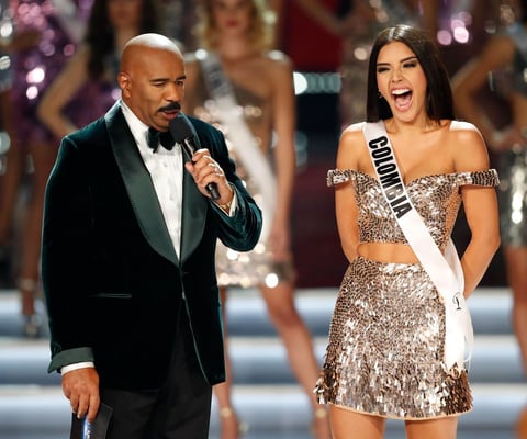Steve Harvey volvió a conducir el certamen.