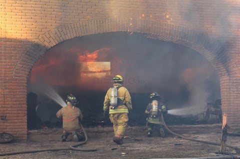 Aunque se plantearon diferentes versiones, Protección Civil no contó con los elementos suficientes para confirmar la causa del incendio.