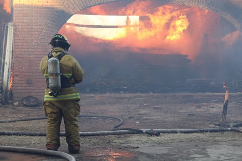 Fuego consume iglesia en Durango