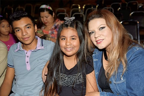 28112017 EN RECIENTE EVENTO.  Bradley y Yuvia Durán y Melody Tovar.