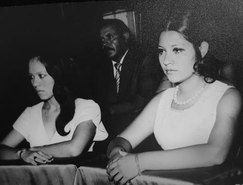 03122017 En la Iglesia de Guadalupe, Elvia Rivas y Margarita Borroel, en 1971.