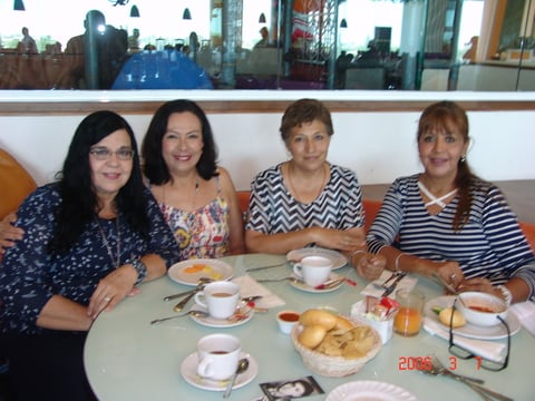 07122017 Muy contentas.