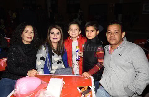 01122017 NOCHE MEXICANA DEL COLEGIO CERVANTES.  Karla, Cristy, Mateo, Santi y Julio.