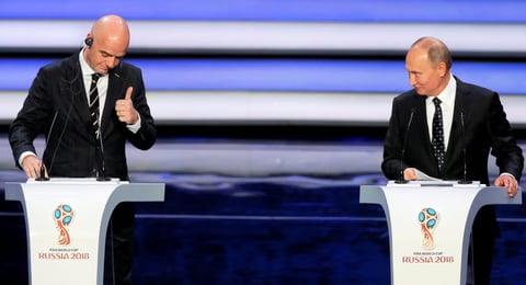 Gianni Infantino, presidente de Fifa, y Vladimir Putin, presidente de Rusia, dieron unas palabras previo al sorteo.