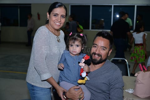 02122017 EN FAMILIA.  Madaí, Andrea e Israel.