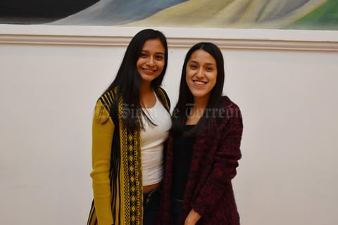 02122017 MUY CONTENTAS.  Ana y Sara.