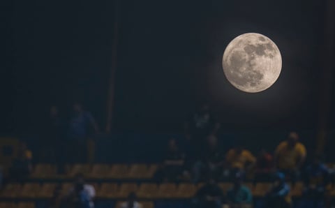 Así iluminó el partido de vuelta correspondiente a la semifinal del Torneo Apertura 2017, entre el Tigres UANL y el América.