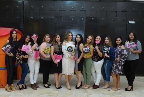 04122017 SE CASARá EN ENERO.  Sarahí Pérez Escandón fue agasajada con una despedida de soltera que le organizaron su mamá, Sandra Escandón, y su suegra, Rosy de Ovalle, por su matrimonio con Arturo Iván Ovalle.