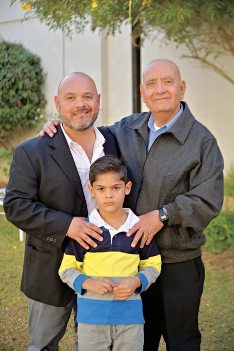 03122017 El festejado en compañía de su hijo, Marco Antonio, y su nieto, Leonardo.
