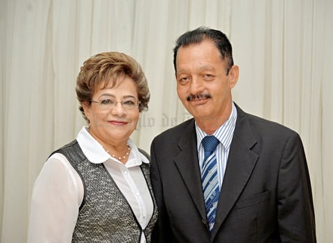 04122017 EN PAREJA.  Margarita Pámanes de Lozano con su esposo, Óscar Lozano.