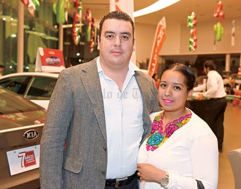 04122017 EN RECIENTE EVENTO.  Juan Antonio y Diana.