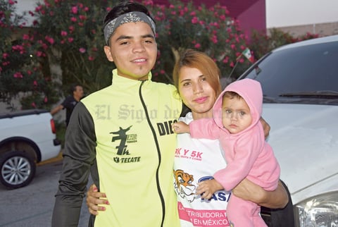 04122017 EN FAMILIA.  Diego, Luz y Yamileth.