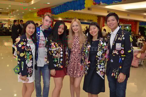 05122017 Sunny, Martin, Jessica, Sarah, Kaho y Suphakit.
