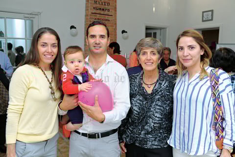 05122017 EN REINAUGURACIóN.  Sofía, Rogelio, Roy, Adriana y Lily.