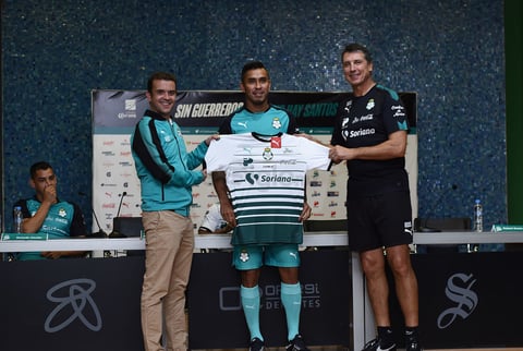 Jesús Isijara, procedente del club Necaxa.