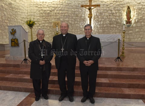 06122017 Monseñor Luis Martín Barraza Beltrán acompañado del Nuncio Apostólico en México, Franco Coppola, y el Obispo saliente y Administrador Diocesano Actual, José Guadalupe Galván Galindo.