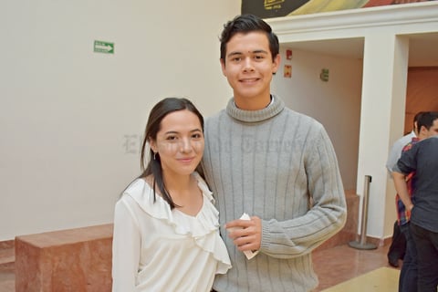 06122017 EN EL TEATRO.  Claudia y Erick.