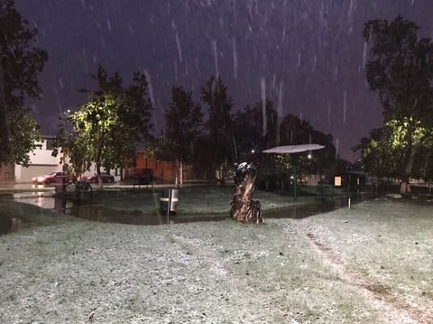 El municipio amaneció con lluvia y aguanieve que después se convirtió en nevada.
