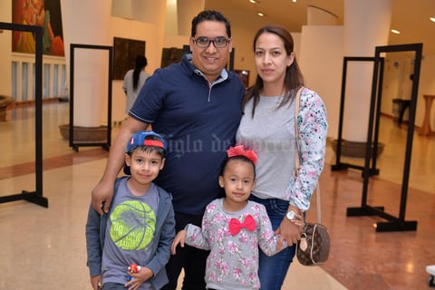 07122017 EN EL TEATRO.  Familia Garza Rodríguez.