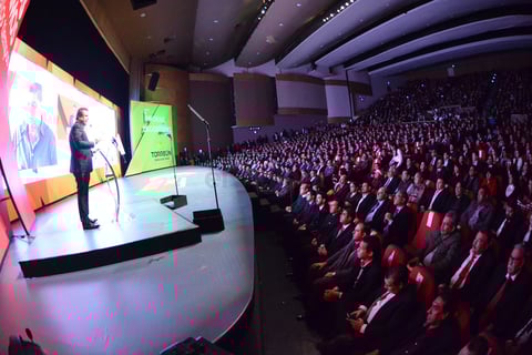Morán expresó que en infraestructura y obras públicas se invirtieron 3 mil millones de pesos, entre las que hizo mención de la primera etapa del Centro de Convenciones, la construcción de la Ciudad Judicial, así como el inicio de los trabajos para el Metrobús Laguna.