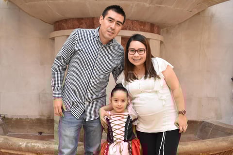 08122017 Antonio, Camila y Laura.