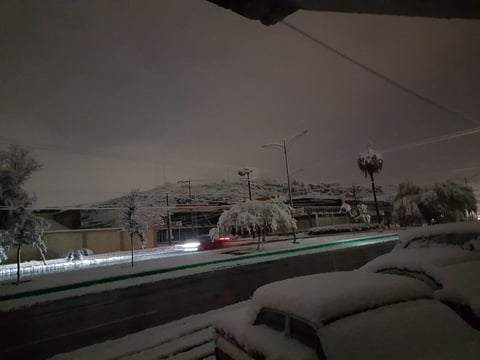 En algunas calles de Monclova se registraron apagones debido al clima.
