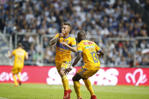Vargas celebra su gol.