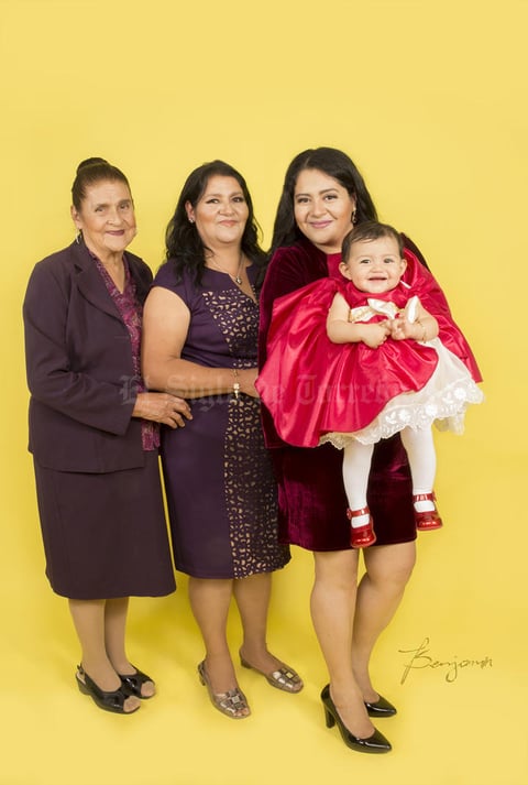 10122017 Eduardo Murillo Ramírez y Rosa Idalid Muñoz de Murillo con su hija, Regina. - Benjamín Estudio