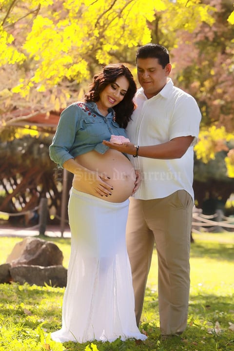 10122017 FELICES.  Rocío y Francisco esperan la llegada de Ximena.