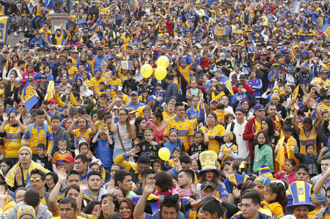 Los fieles aficionados estuvieron presentes en el festejo de los Tigres.