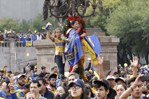 La afición coreo los nombres de sus jugadores en la "Macro".