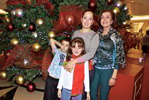 12122017 Daniela, Dulce, Eduardo y María.