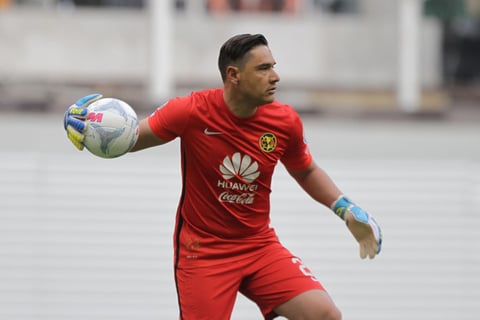 Muñoz se convirtió en un icono del América al ganar dos títulos de liga con los de Coapa, además que la afición azulcrema nunca va a olvidar el gol de cabeza que hizo en la final ante Cruz Azul. A pesar de ello, la directiva de América prefirió a Marchesín, mandando a Muñoz a Jaguares.
