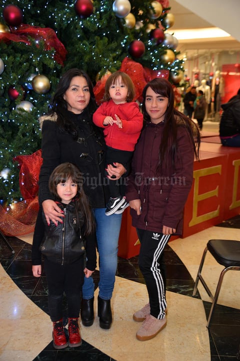 14122017 Blanca, Karime, Roxan y Megan.